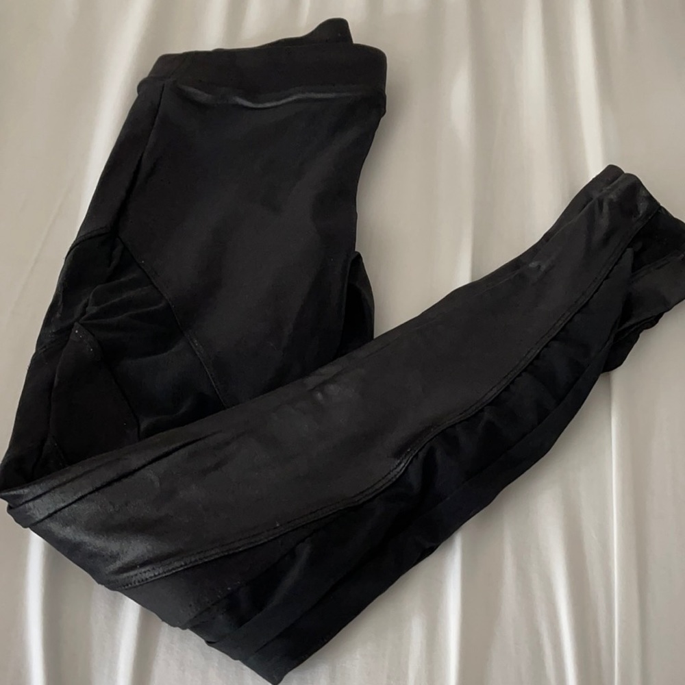 Shiny and mesh full length moral leggings